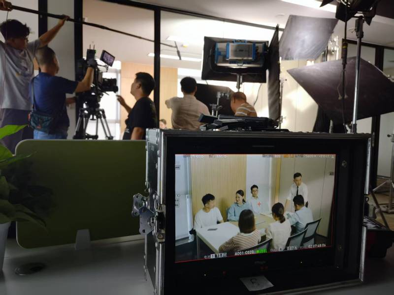 灌云县TVC拍摄公司：科技产品视觉化大师，诠释未来感与功能美学